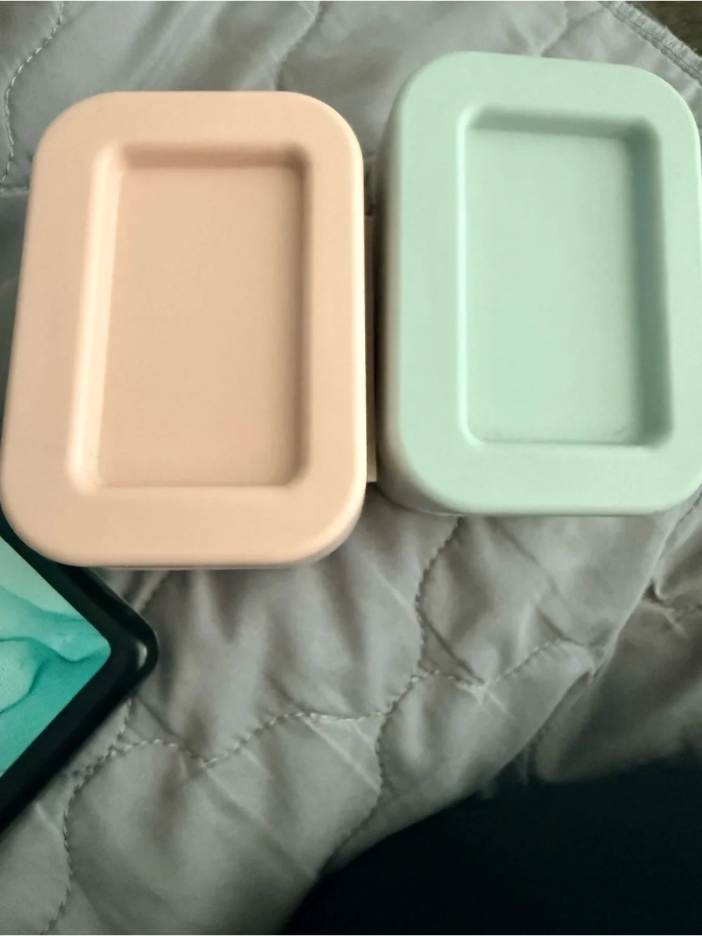 Kitsch Beauty Bar Bag Pair in Cream and Peach and travel bar holder